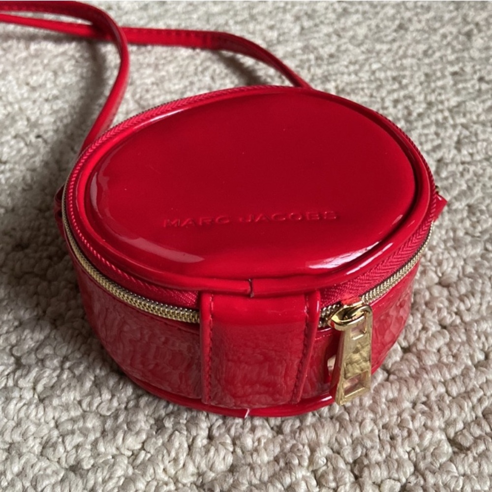 Marc Jacobs Vibrant Red Crossbody Bag Modern Minimalist Design - Picture 3 of 12